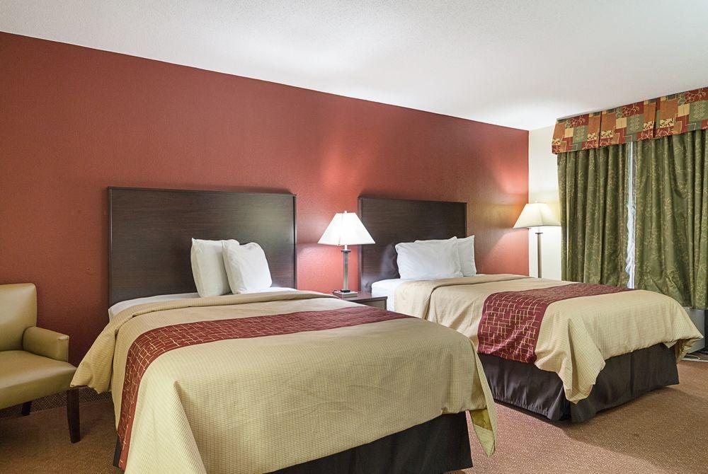 Red Roof Inn Plus+ Dallas - Аддисон Экстерьер фото