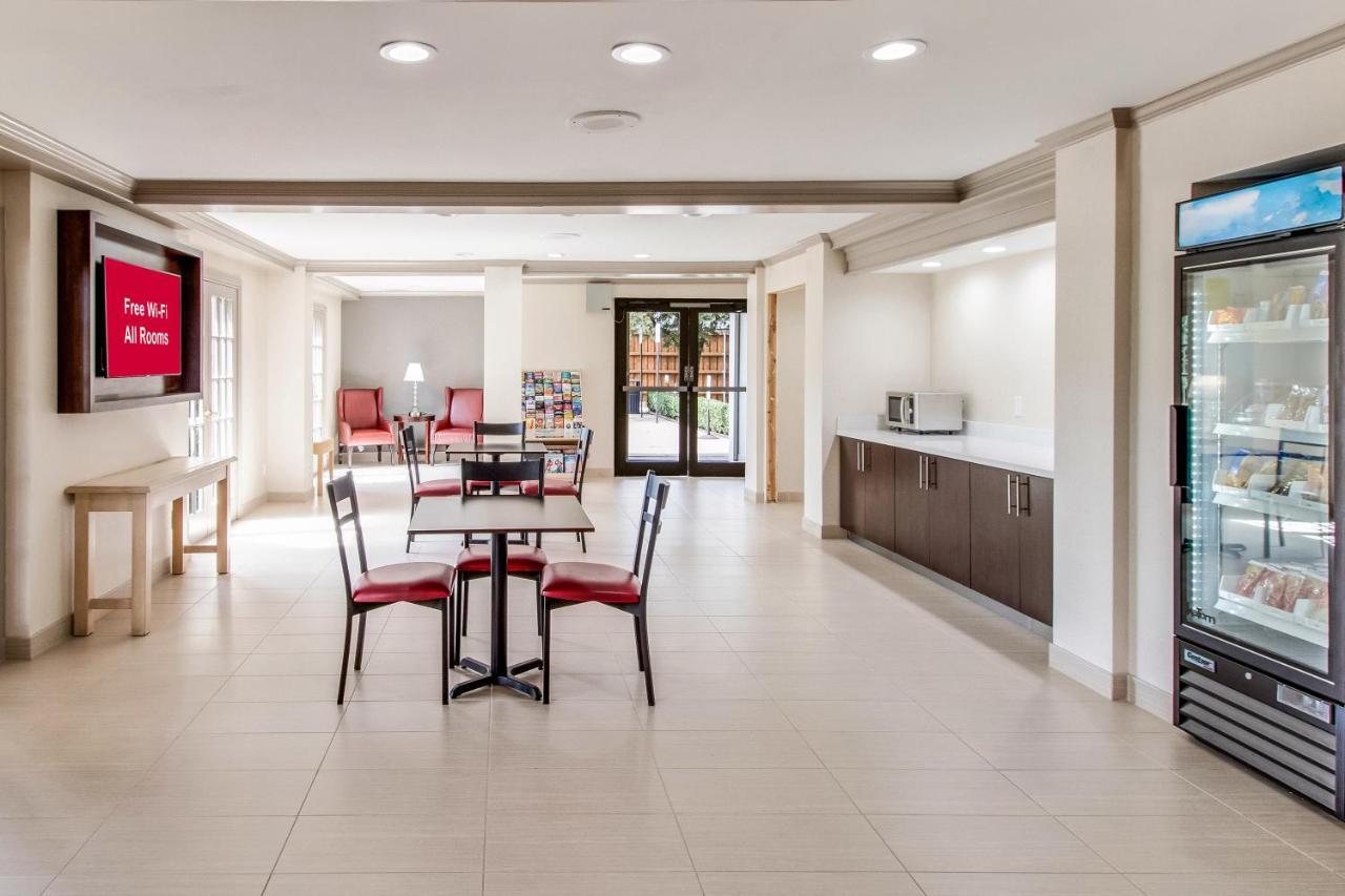 Red Roof Inn Plus+ Dallas - Аддисон Экстерьер фото