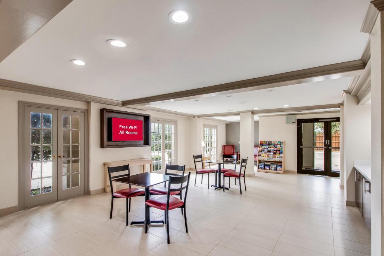 Red Roof Inn Plus+ Dallas - Аддисон Экстерьер фото