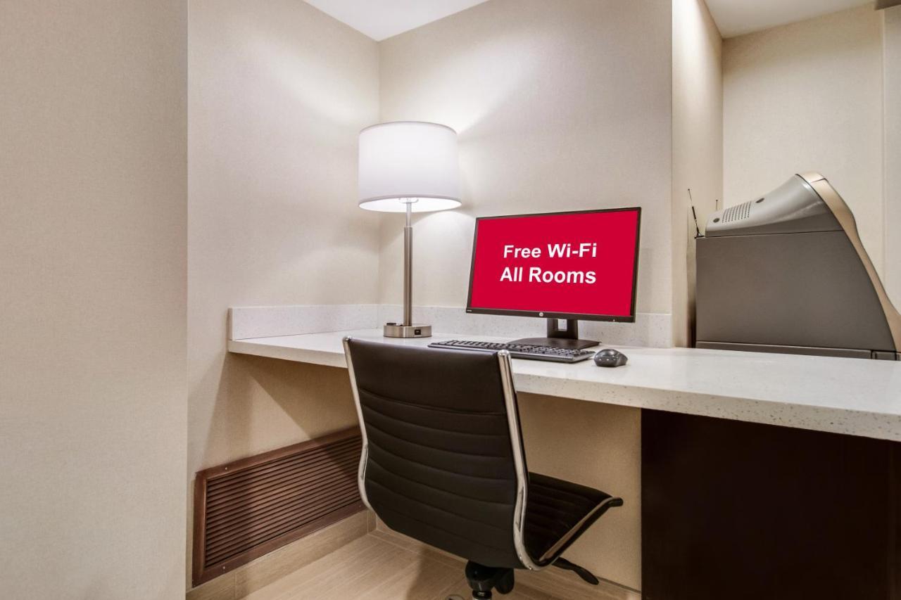 Red Roof Inn Plus+ Dallas - Аддисон Экстерьер фото