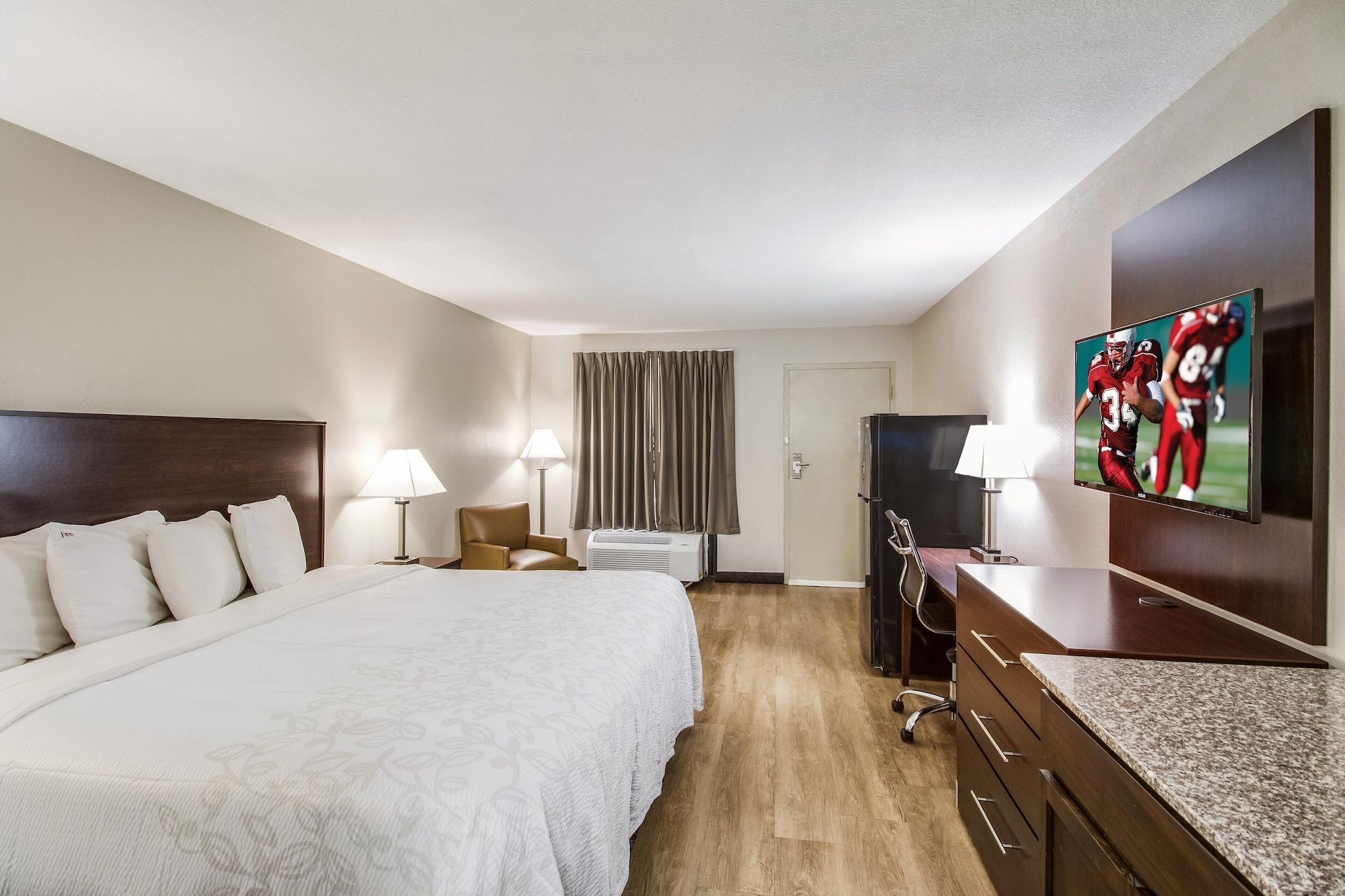 Red Roof Inn Plus+ Dallas - Аддисон Экстерьер фото