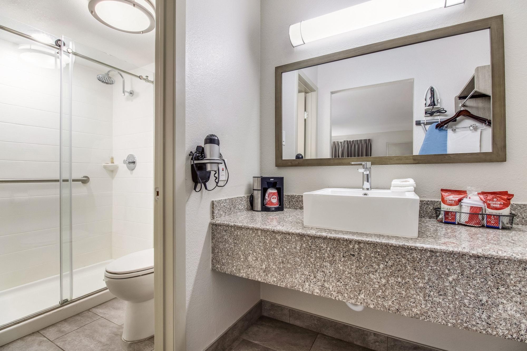 Red Roof Inn Plus+ Dallas - Аддисон Экстерьер фото