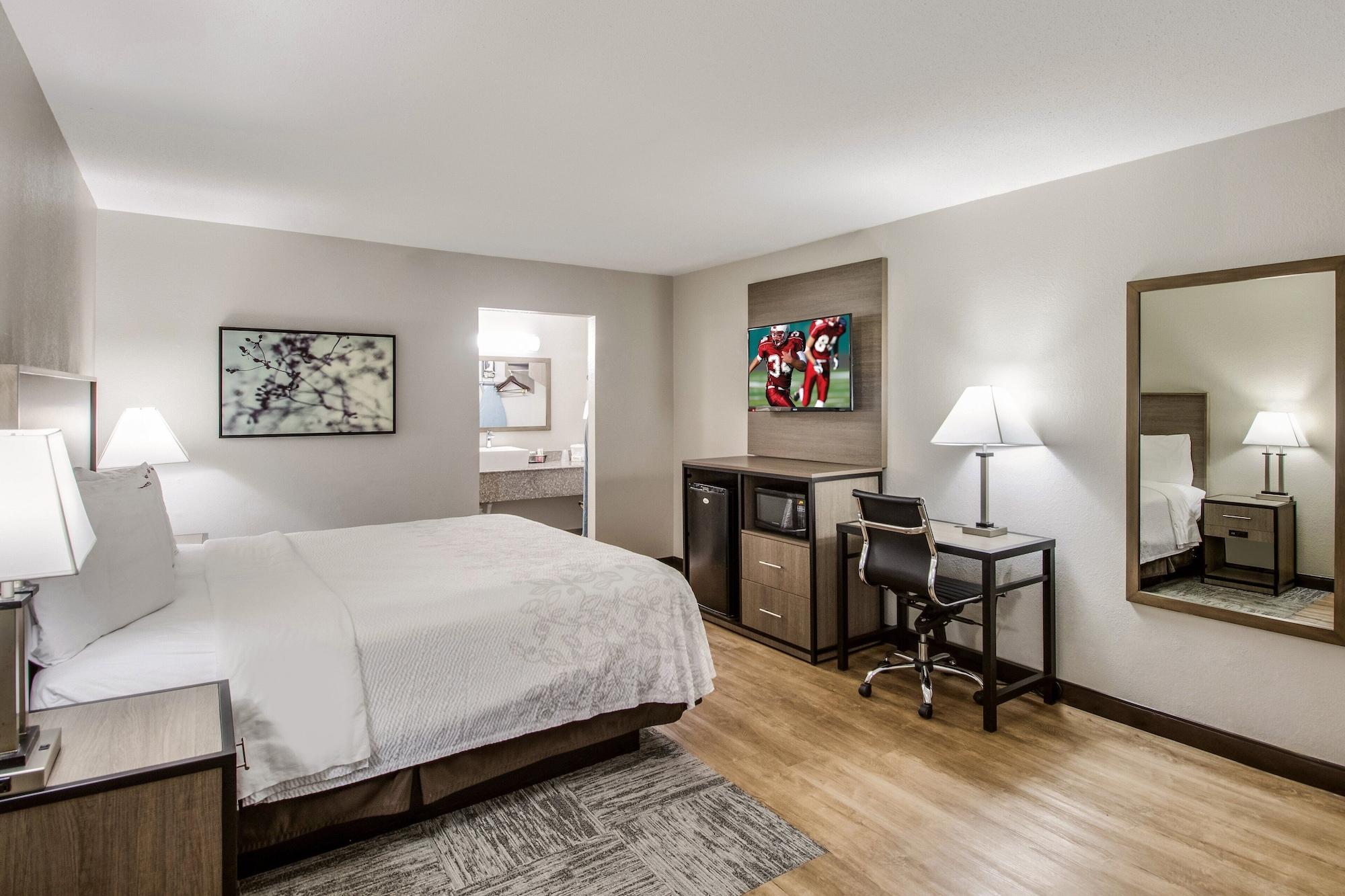 Red Roof Inn Plus+ Dallas - Аддисон Экстерьер фото