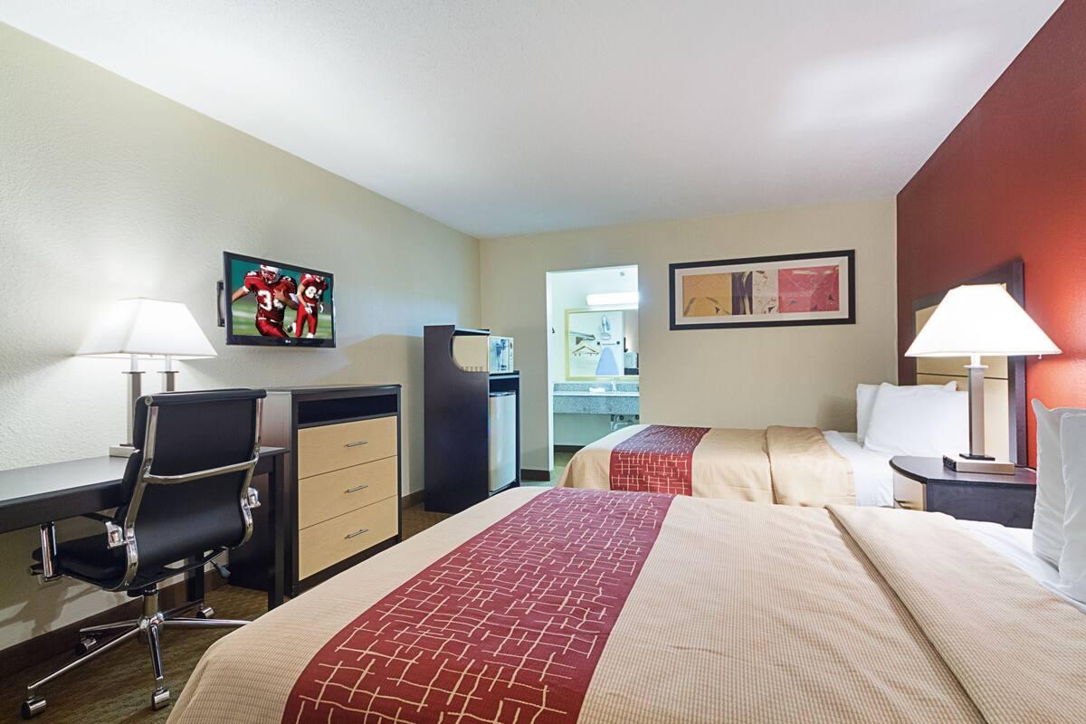 Red Roof Inn Plus+ Dallas - Аддисон Экстерьер фото