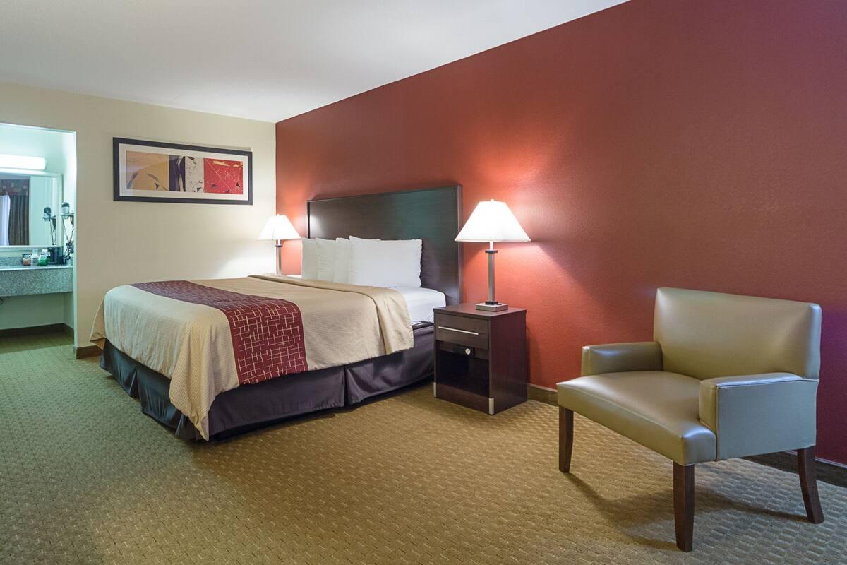 Red Roof Inn Plus+ Dallas - Аддисон Экстерьер фото