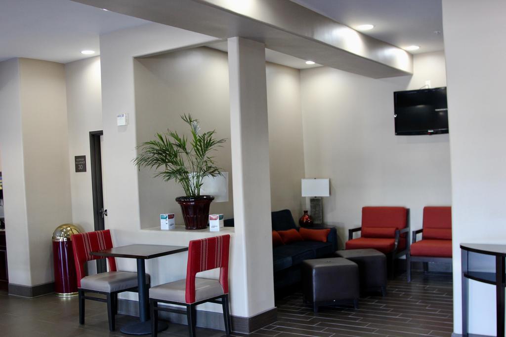 Red Roof Inn Plus+ Dallas - Аддисон Экстерьер фото