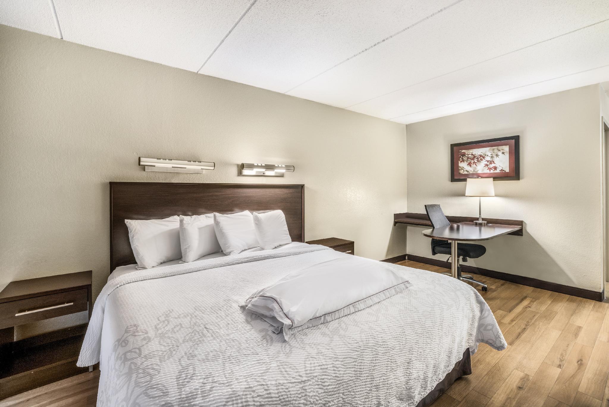 Red Roof Inn Plus+ Dallas - Аддисон Экстерьер фото