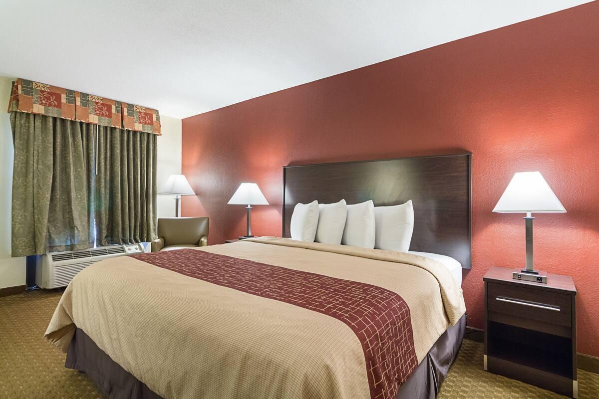 Red Roof Inn Plus+ Dallas - Аддисон Экстерьер фото