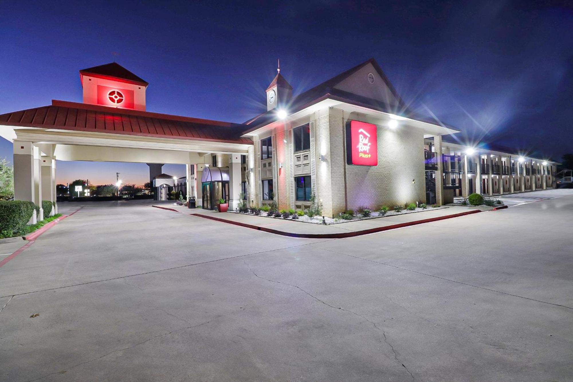 Red Roof Inn Plus+ Dallas - Аддисон Экстерьер фото
