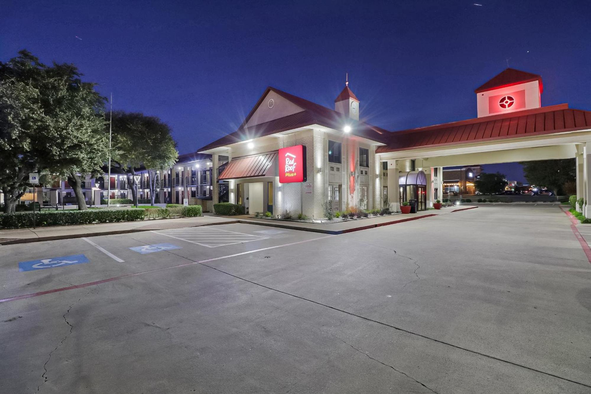 Red Roof Inn Plus+ Dallas - Аддисон Экстерьер фото