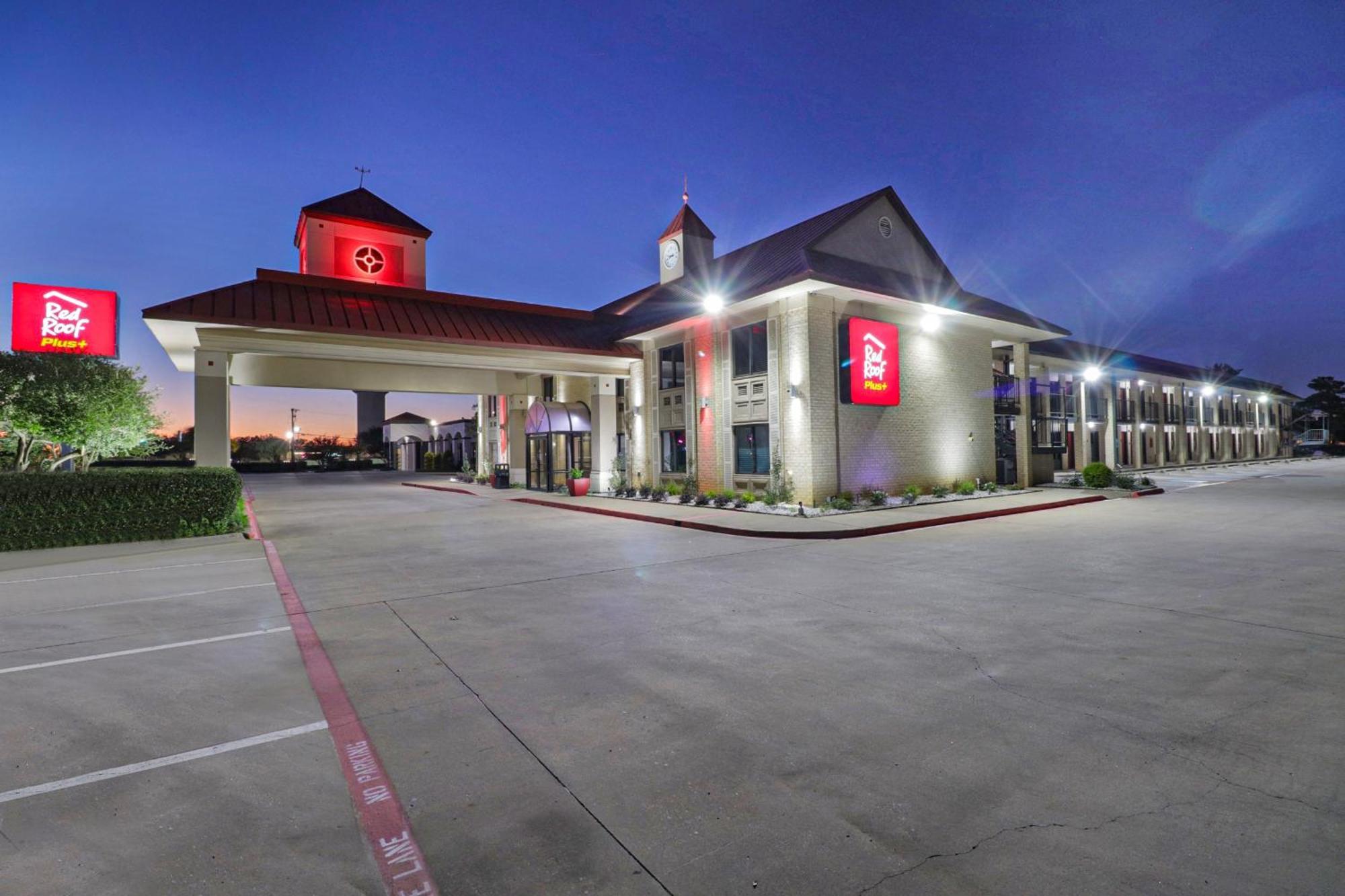 Red Roof Inn Plus+ Dallas - Аддисон Экстерьер фото