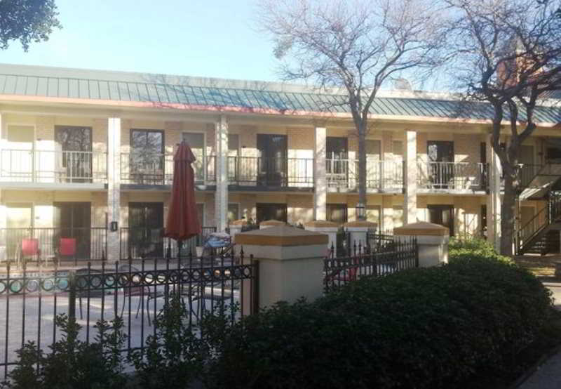 Red Roof Inn Plus+ Dallas - Аддисон Экстерьер фото