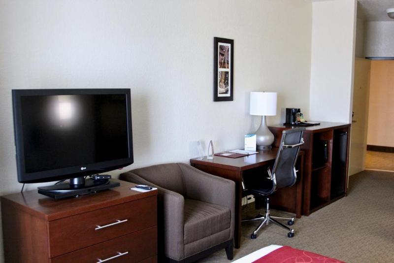 Red Roof Inn Plus+ Dallas - Аддисон Экстерьер фото